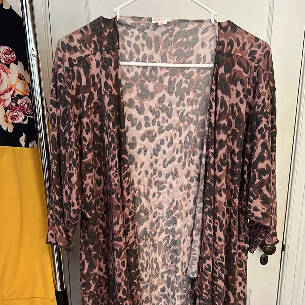 Lularoe pink snow leopard print kimono style cardigan